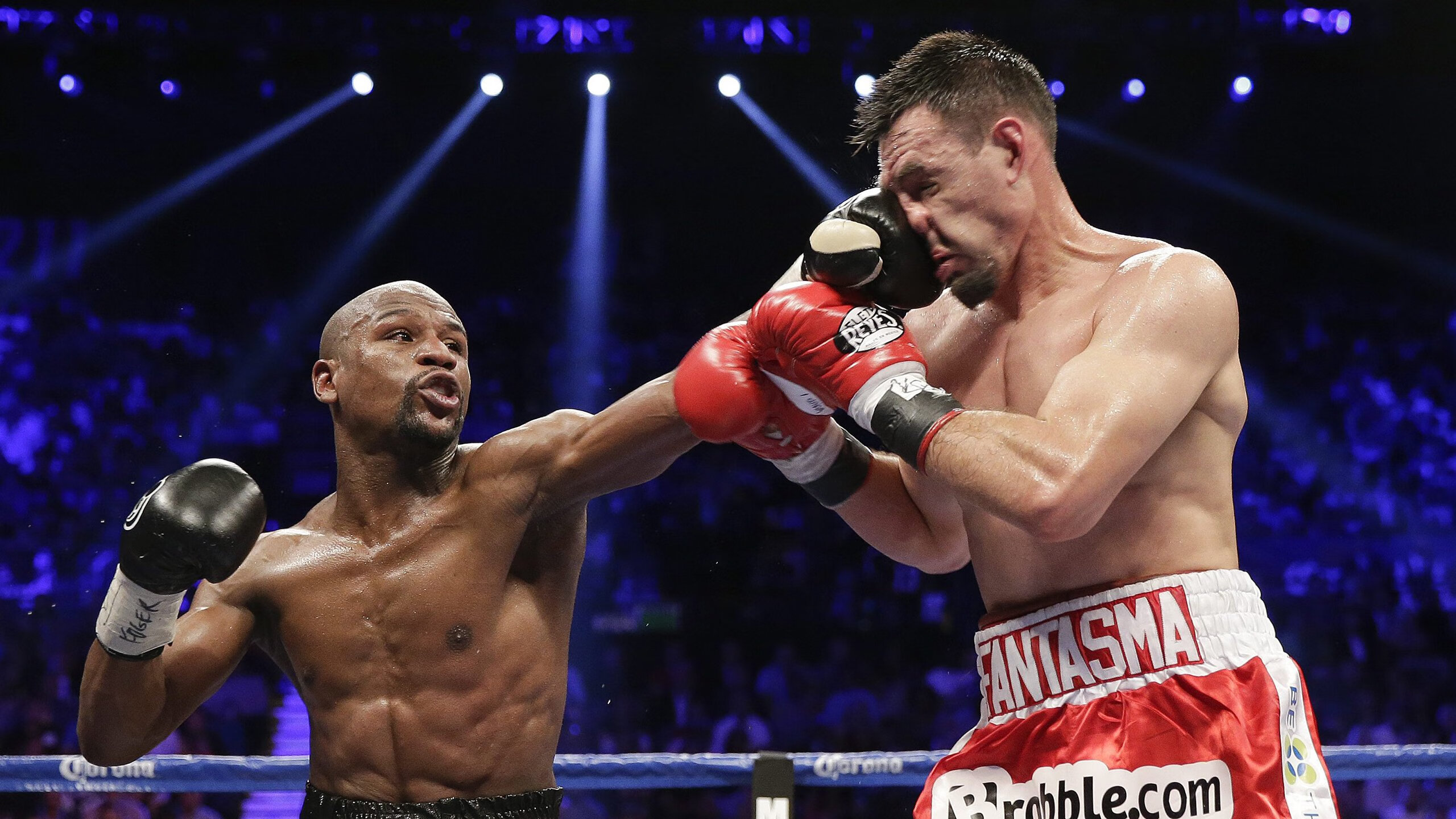 “高新体育中心:健力赛选手刷新纪录,力量与技巧的完美结合”