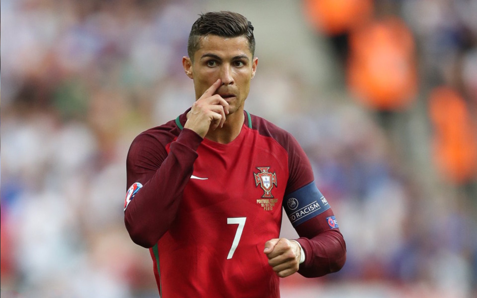 李恩：用出色的防守和精准的传球，他在中场位置上为全黑队提供保障