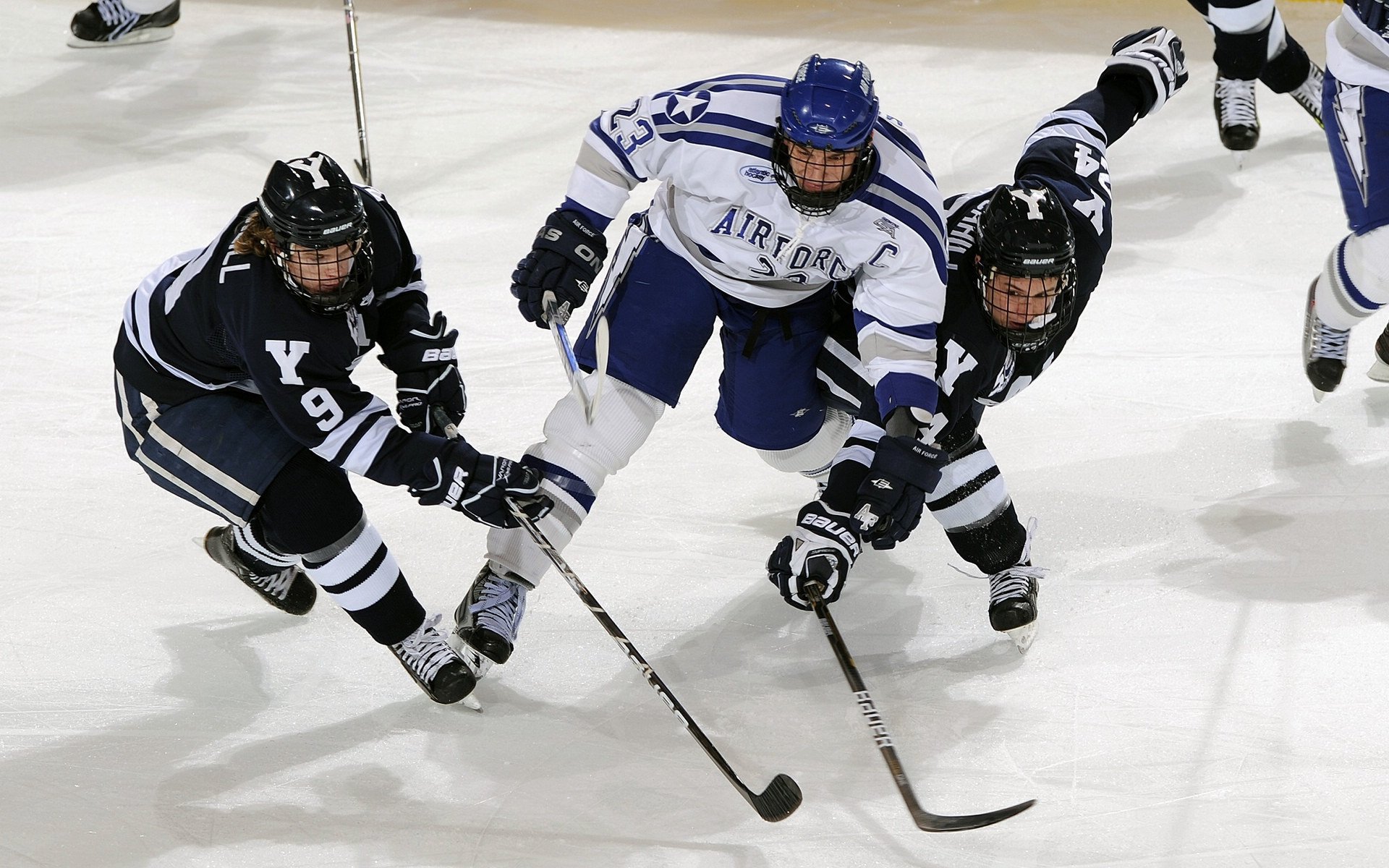 足球评述节目涌现 吸引新一代球迷关注，足球评论员经典段子